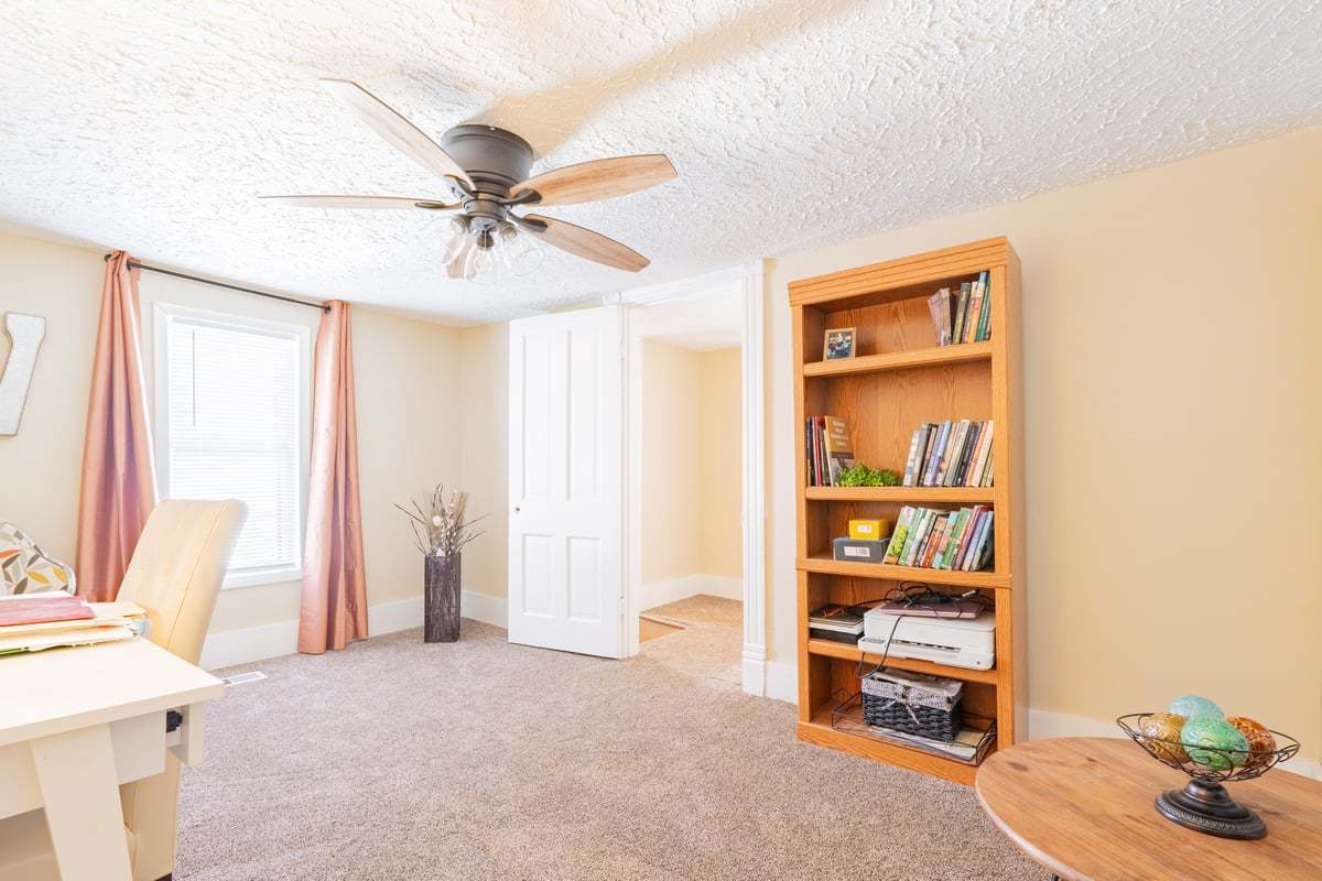 1206 E Main Street, Clinton, IL 61727