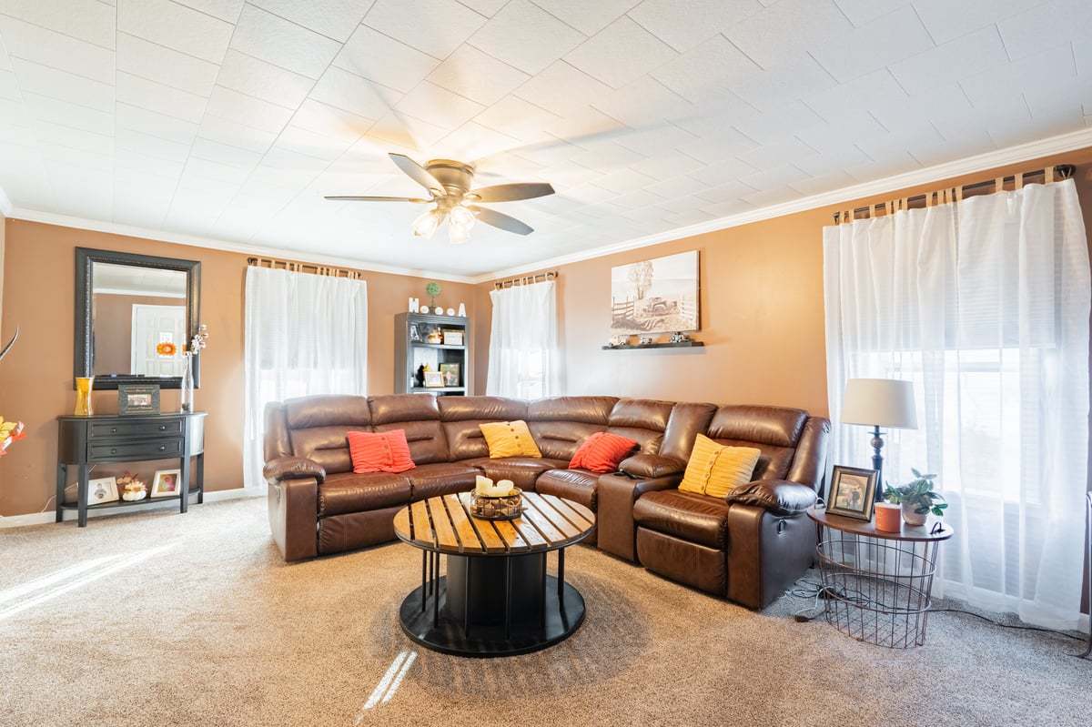 1206 E Main Street, Clinton, IL 61727