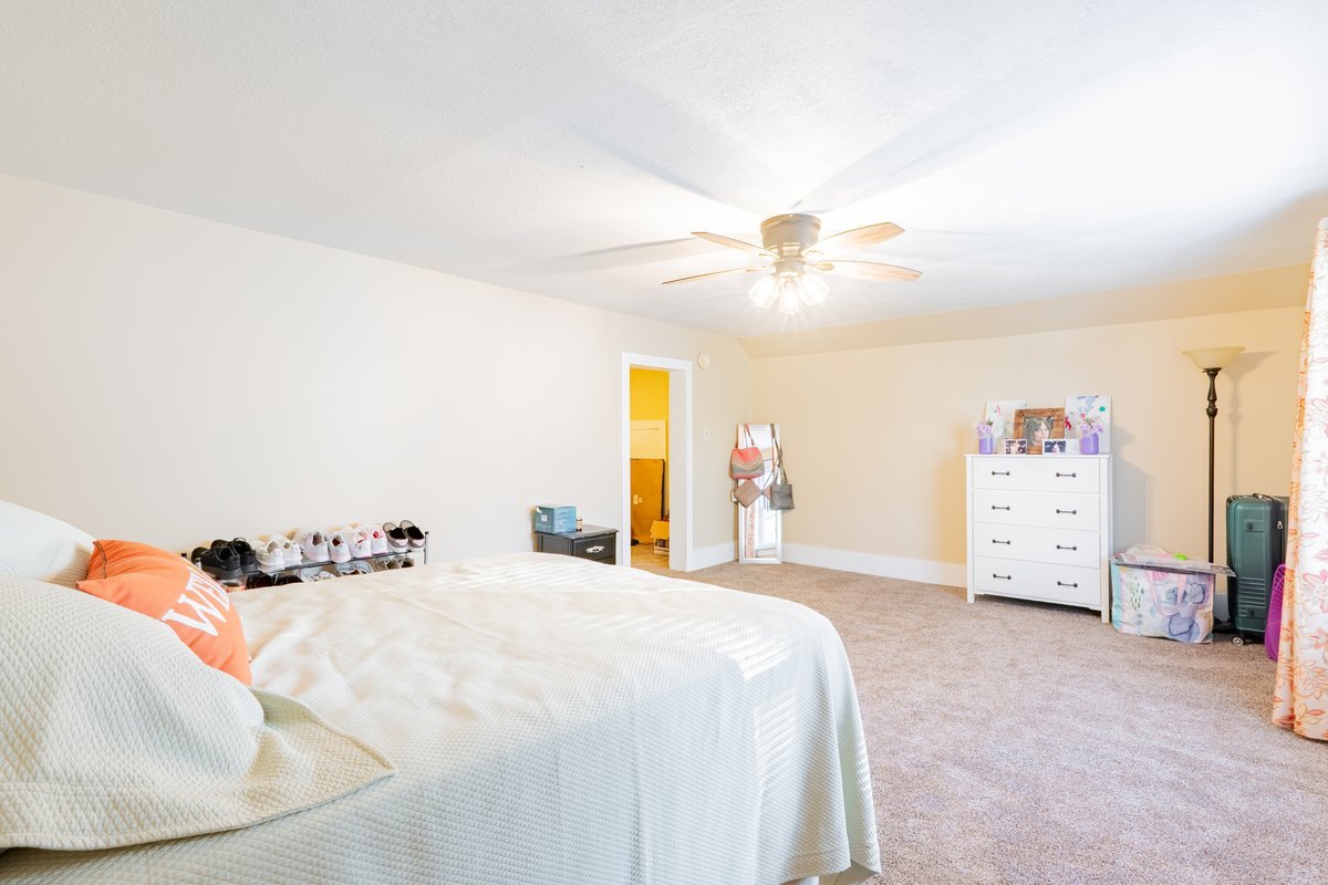 1206 E Main Street, Clinton, IL 61727