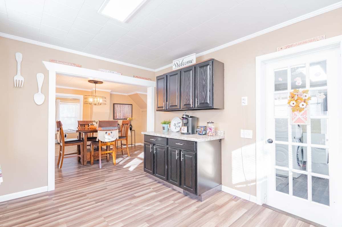 1206 E Main Street, Clinton, IL 61727