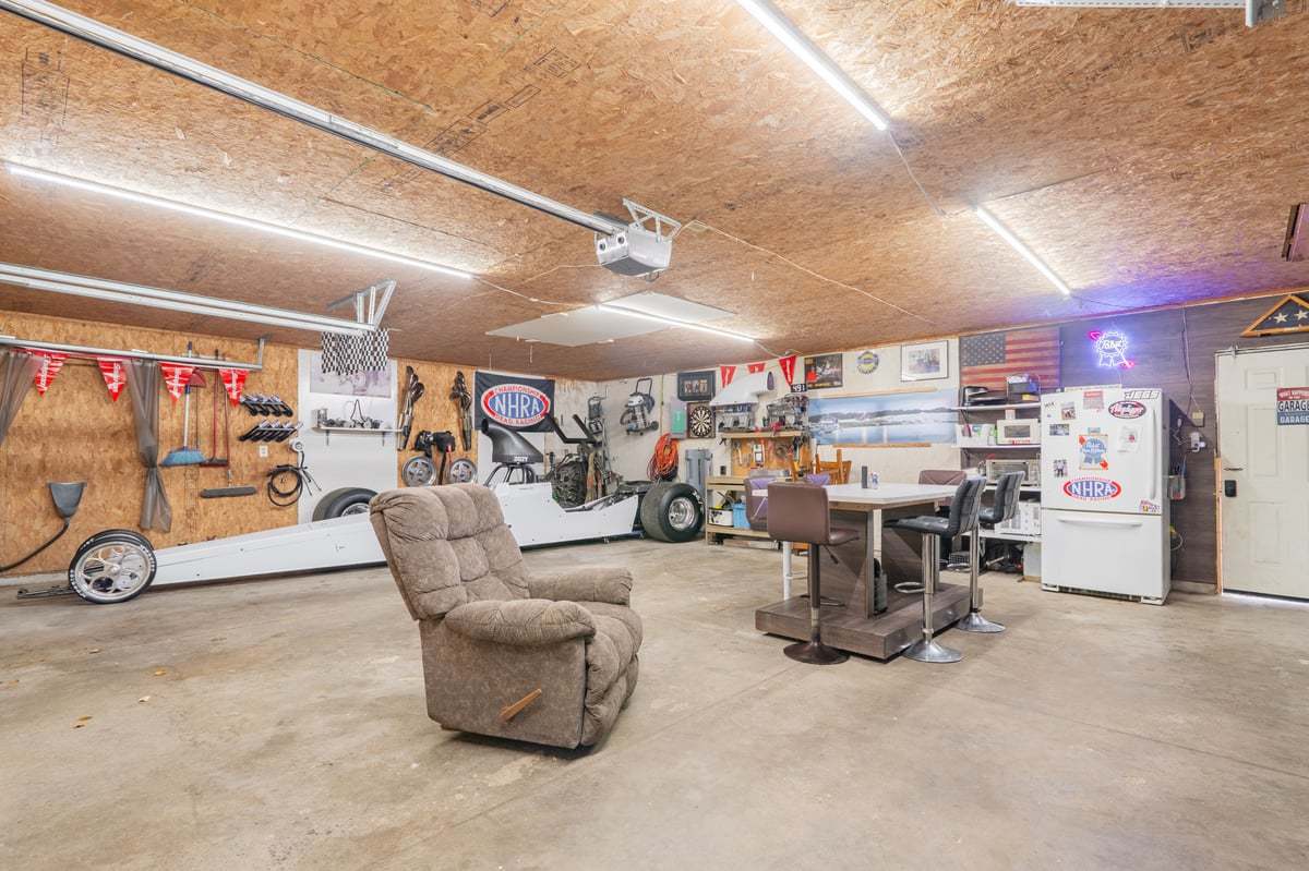 1206 E Main Street, Clinton, IL 61727