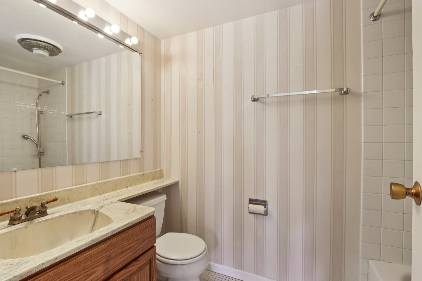 35 S Baybrook Drive #114, Palatine, IL 60074