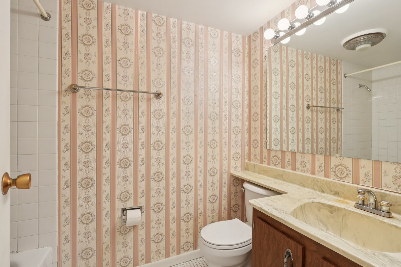 35 S Baybrook Drive #114, Palatine, IL 60074