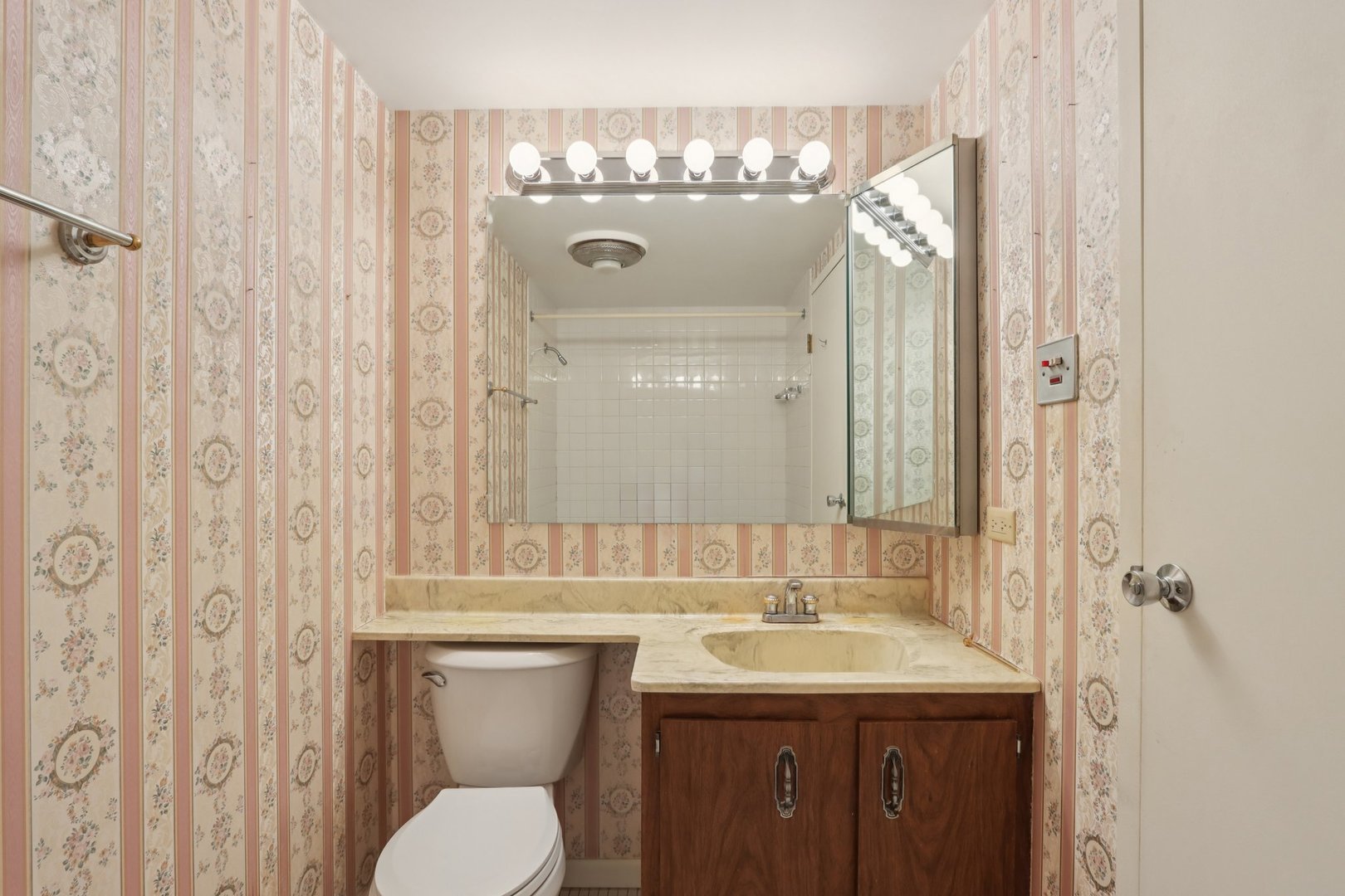 35 S Baybrook Drive #114, Palatine, IL 60074