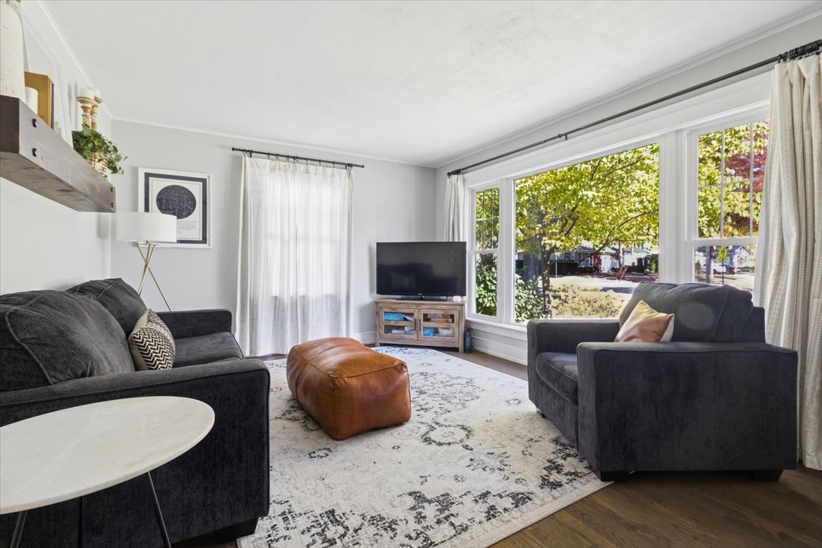 746 N Pine Avenue, Arlington Heights, IL 60004