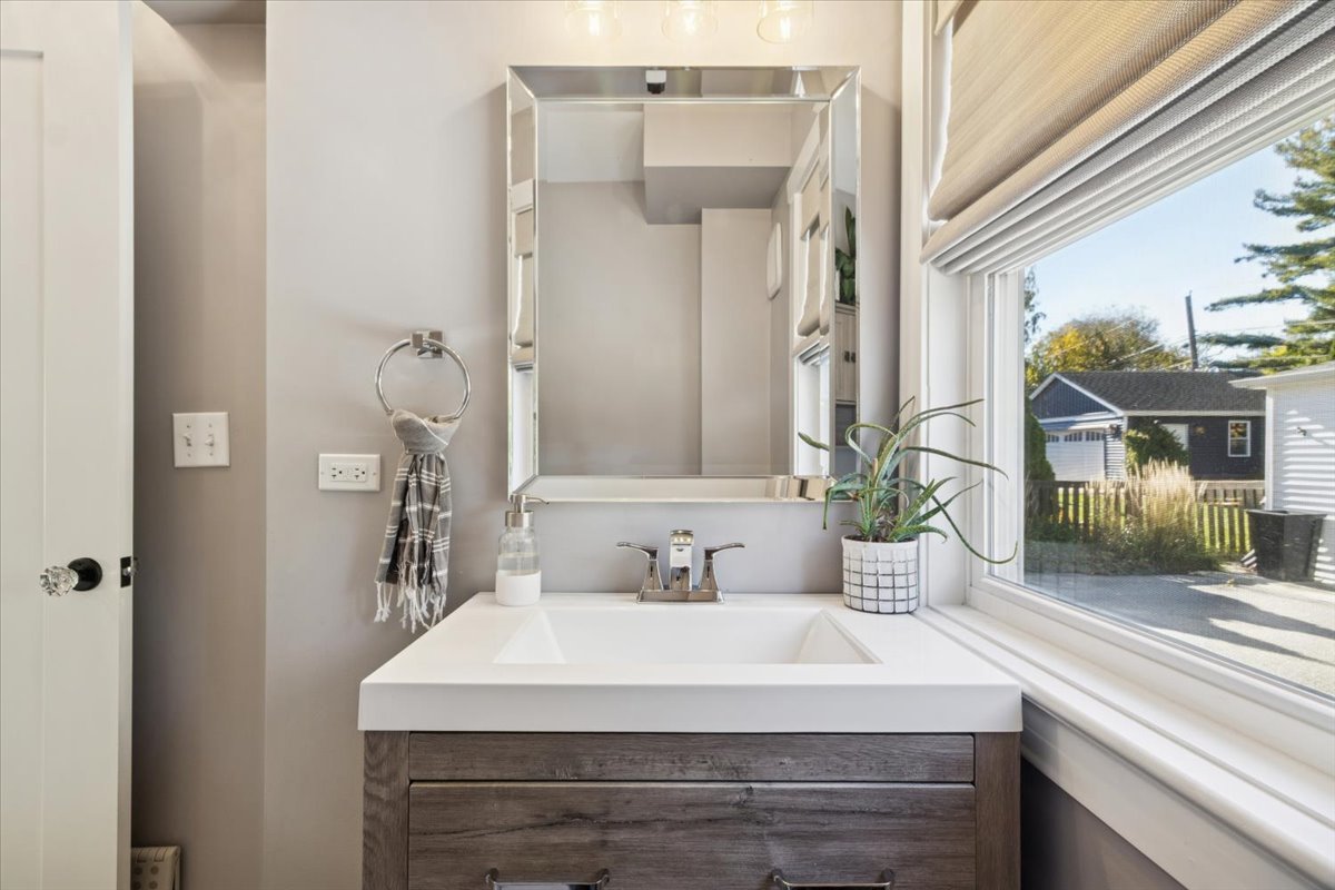 746 N Pine Avenue, Arlington Heights, IL 60004