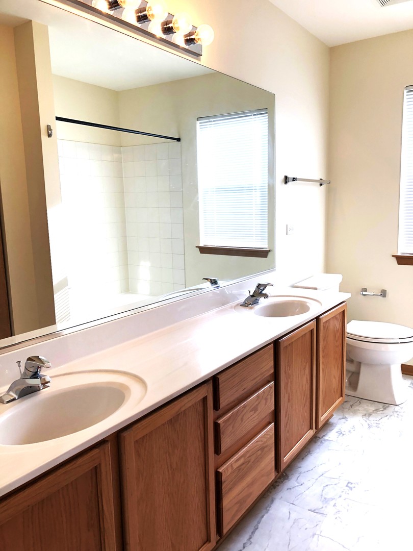 1860 FESCUE Drive, Aurora, IL 60504