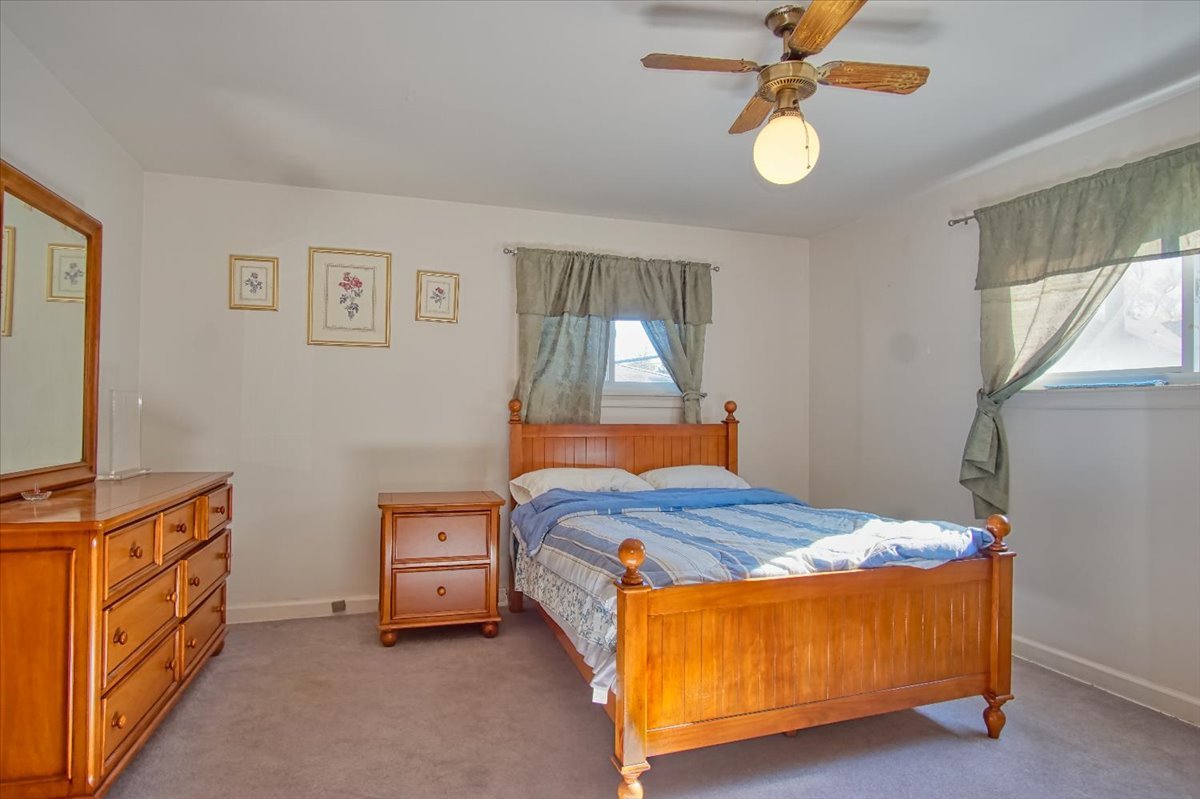 251 W Armitage Avenue, Elmhurst, IL 60126