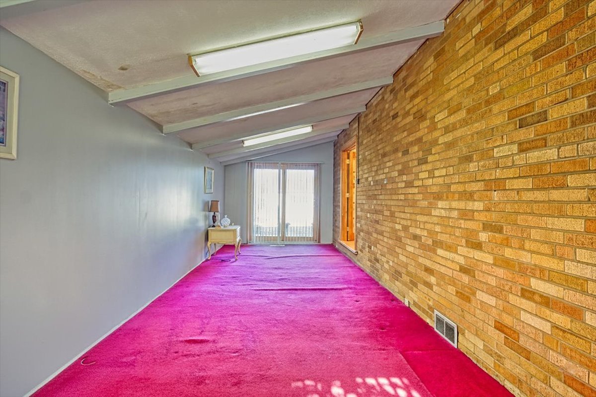 251 W Armitage Avenue, Elmhurst, IL 60126