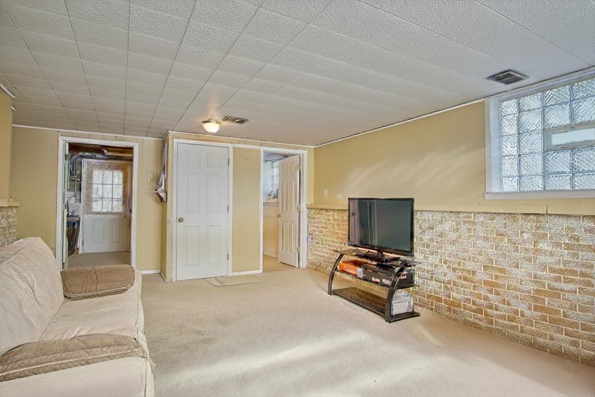 251 W Armitage Avenue, Elmhurst, IL 60126