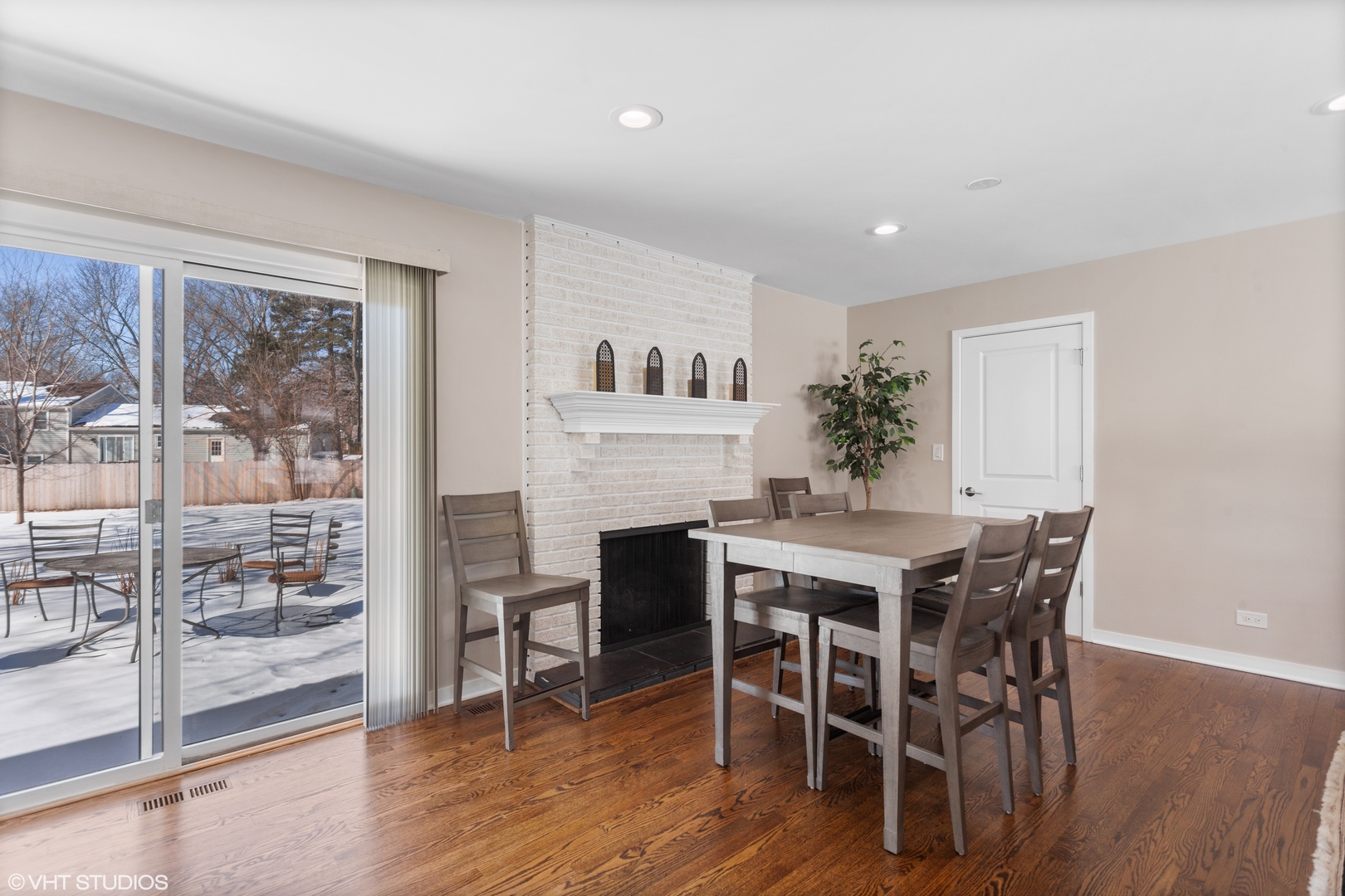 1915 Farmington Court, Naperville, IL 60565