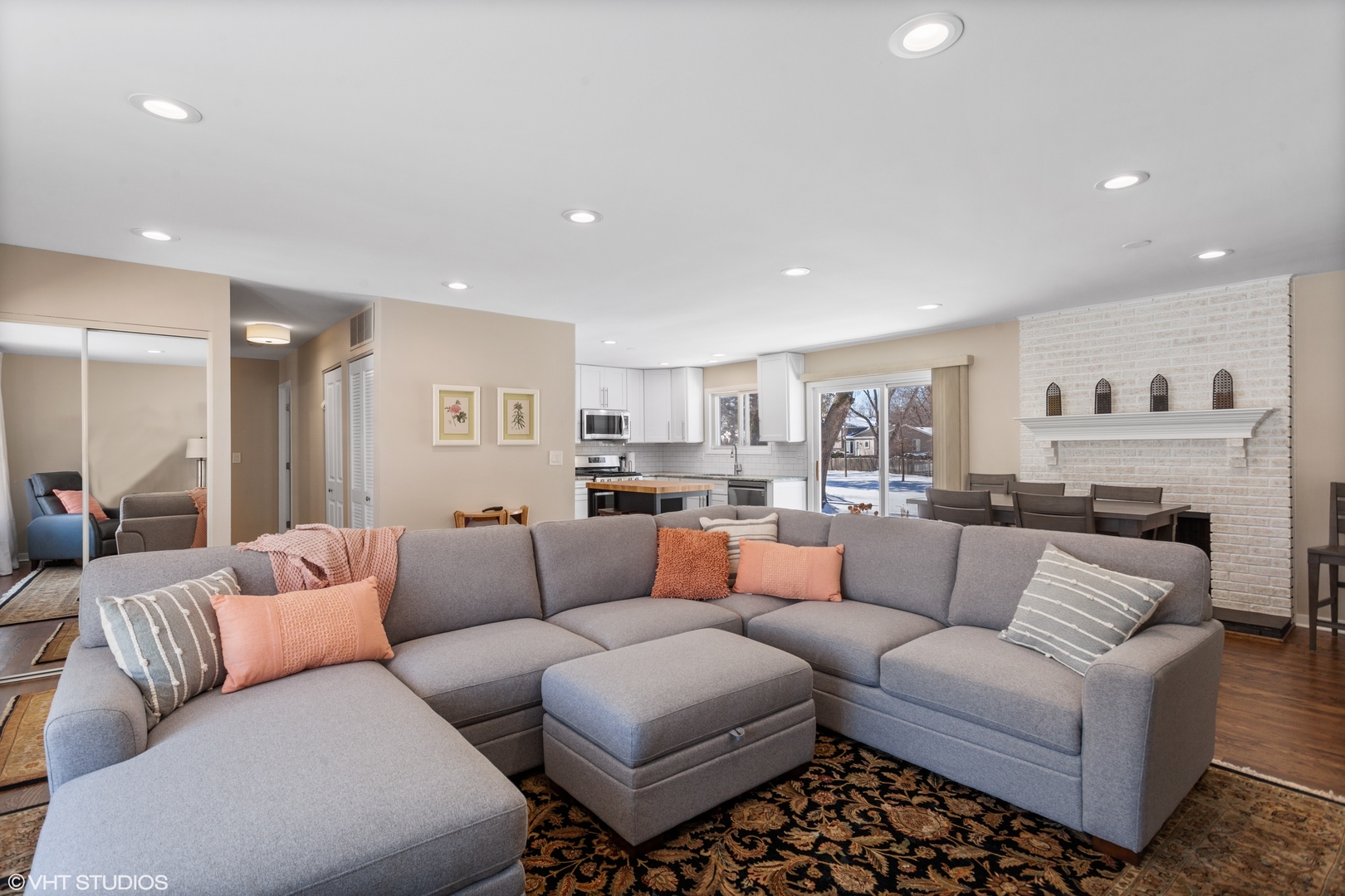 1915 Farmington Court, Naperville, IL 60565