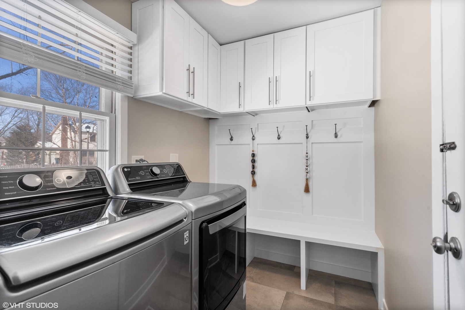 1915 Farmington Court, Naperville, IL 60565