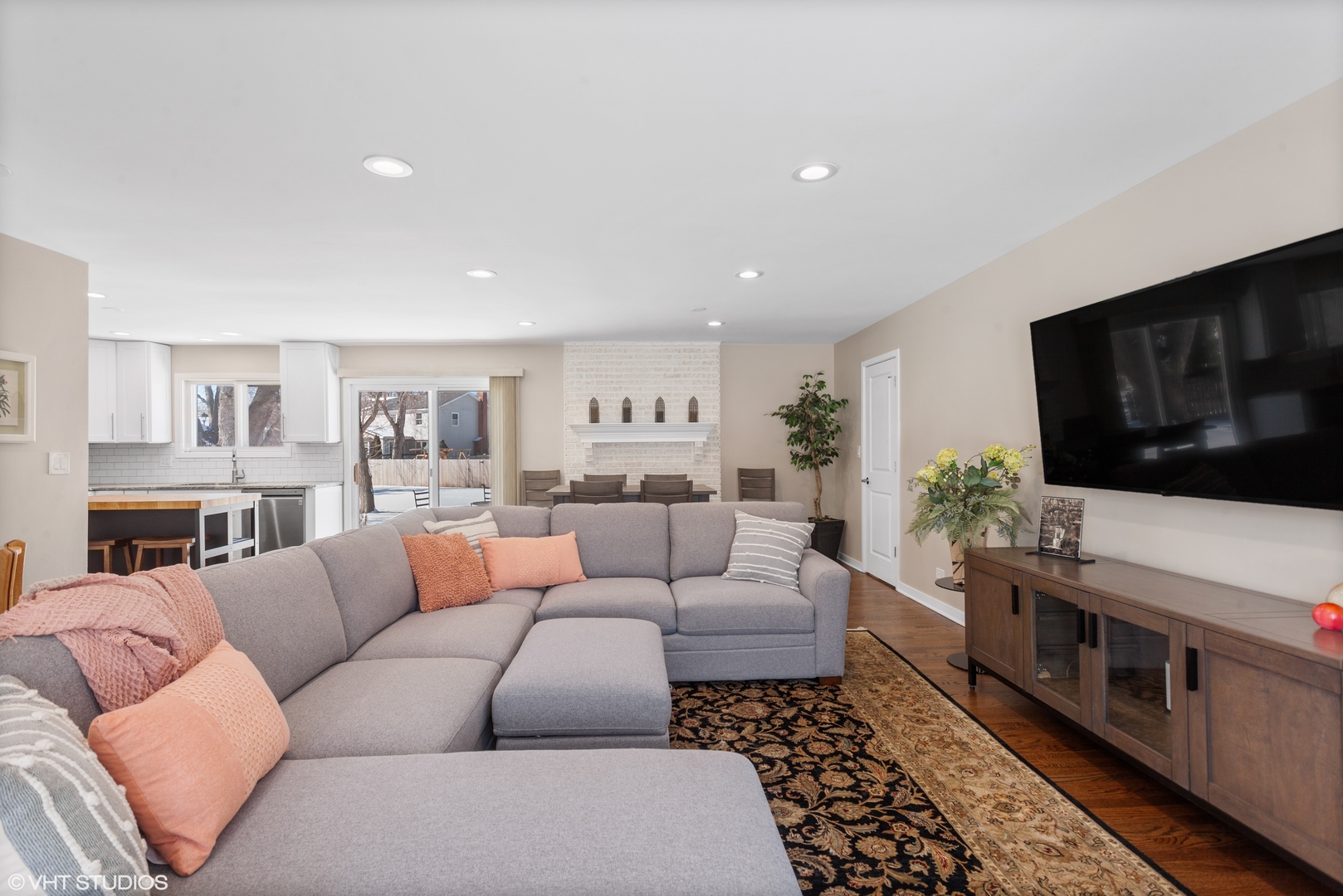 1915 Farmington Court, Naperville, IL 60565