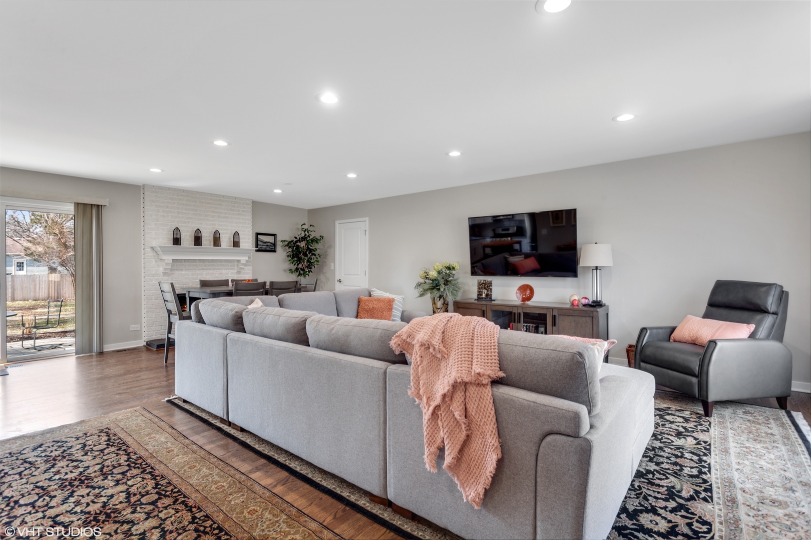 1915 Farmington Court, Naperville, IL 60565