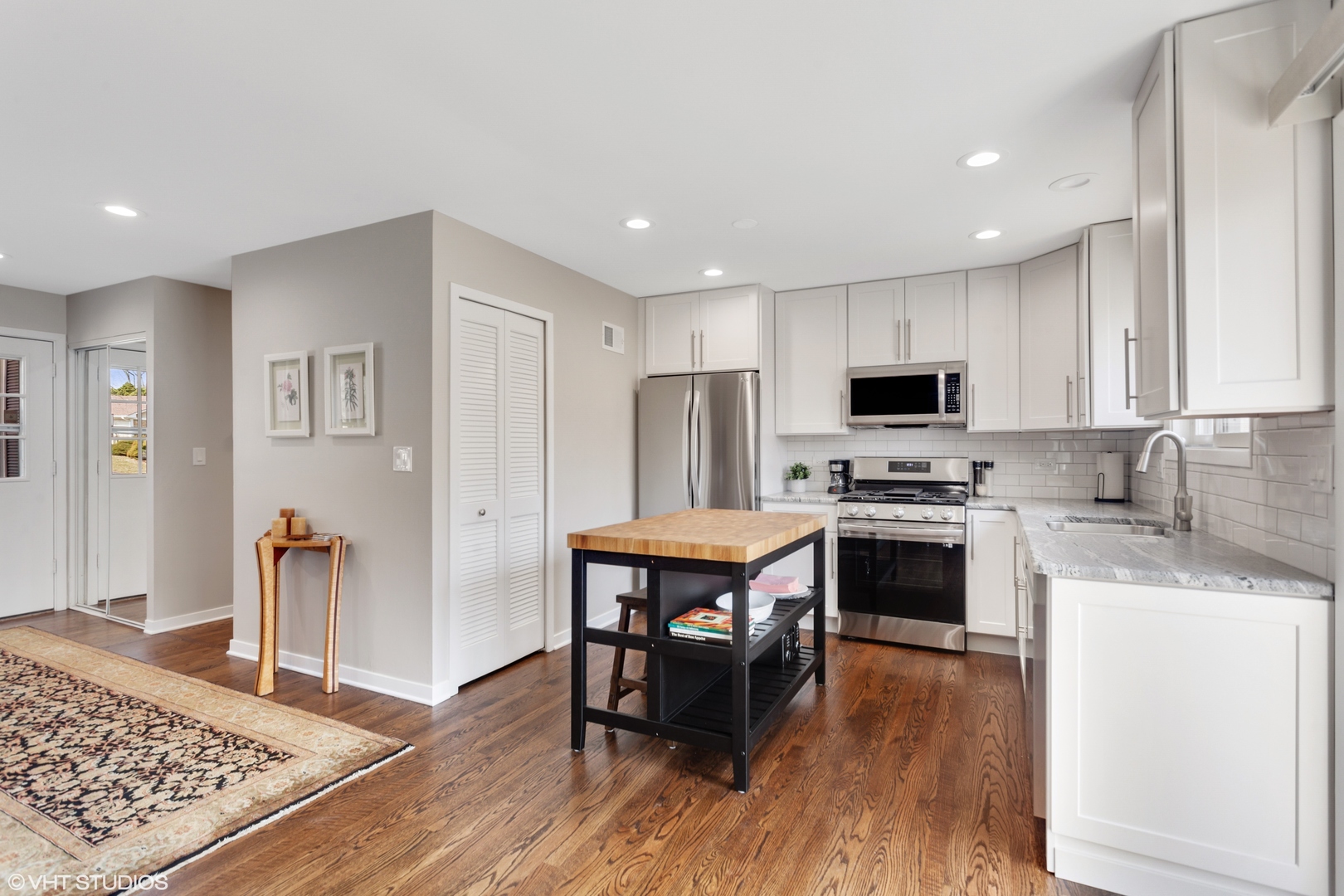 1915 Farmington Court, Naperville, IL 60565