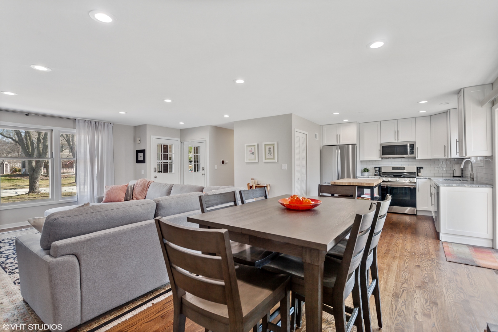 1915 Farmington Court, Naperville, IL 60565