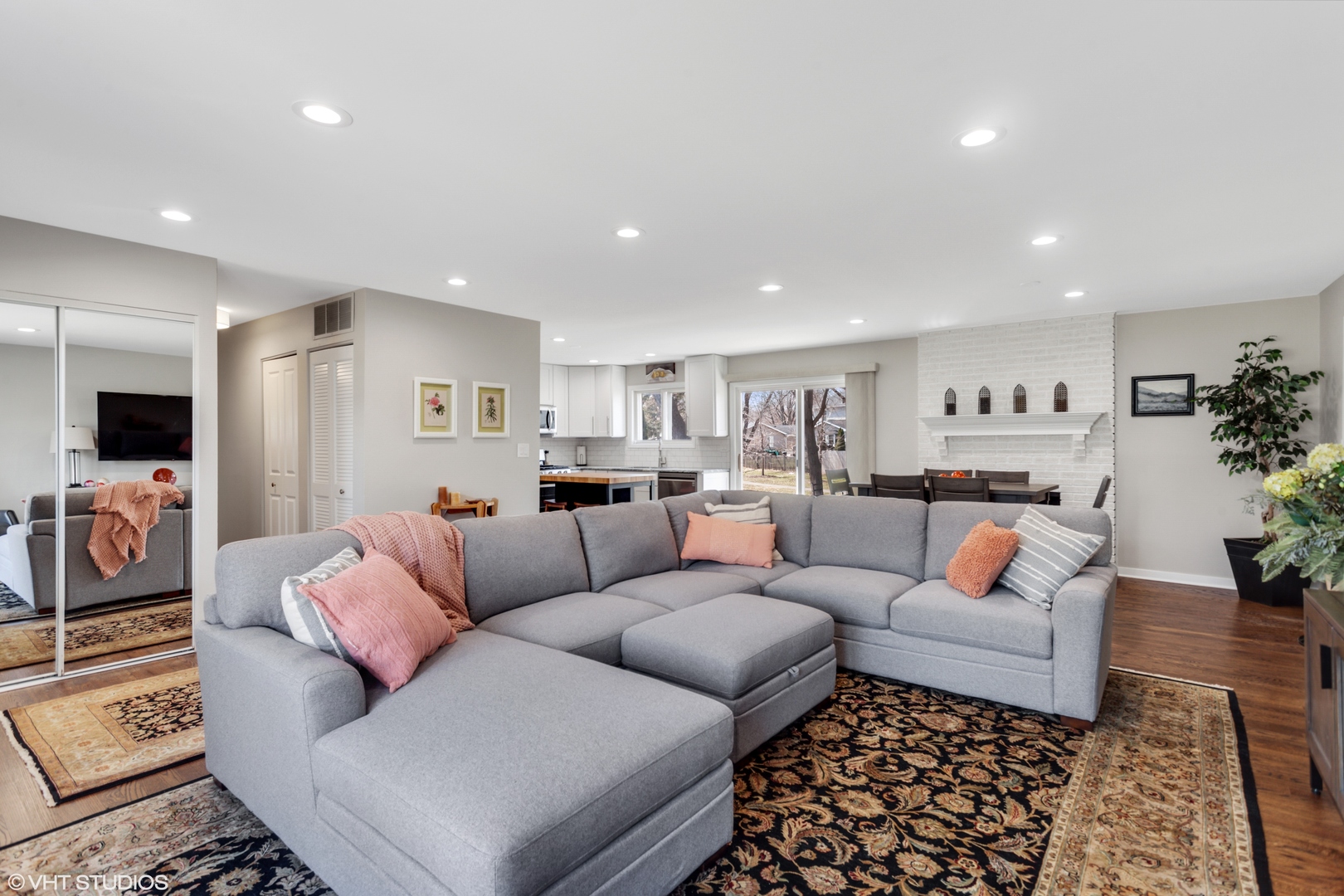 1915 Farmington Court, Naperville, IL 60565