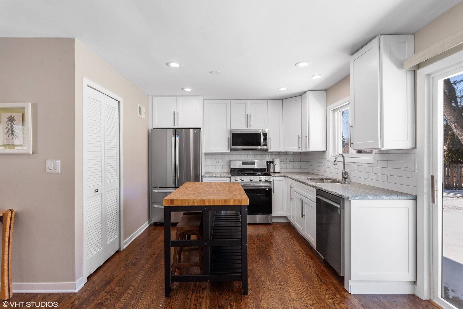 1915 Farmington Court, Naperville, IL 60565