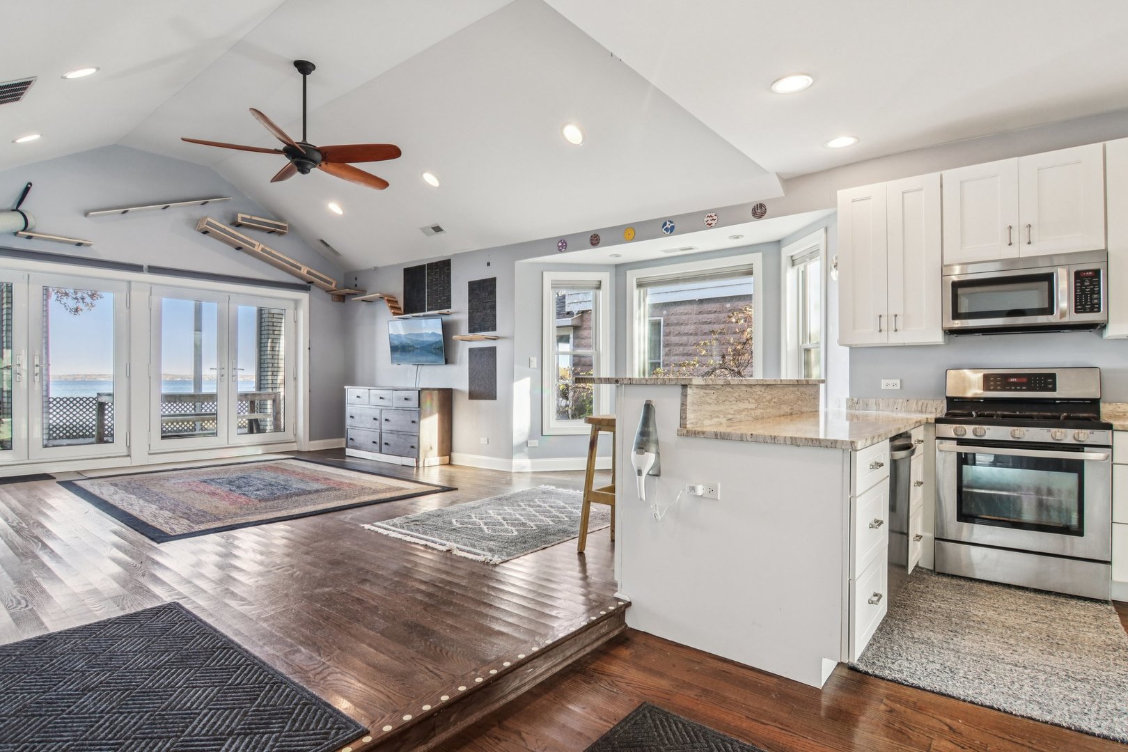 67 Cora Avenue, Fox Lake, IL 60020