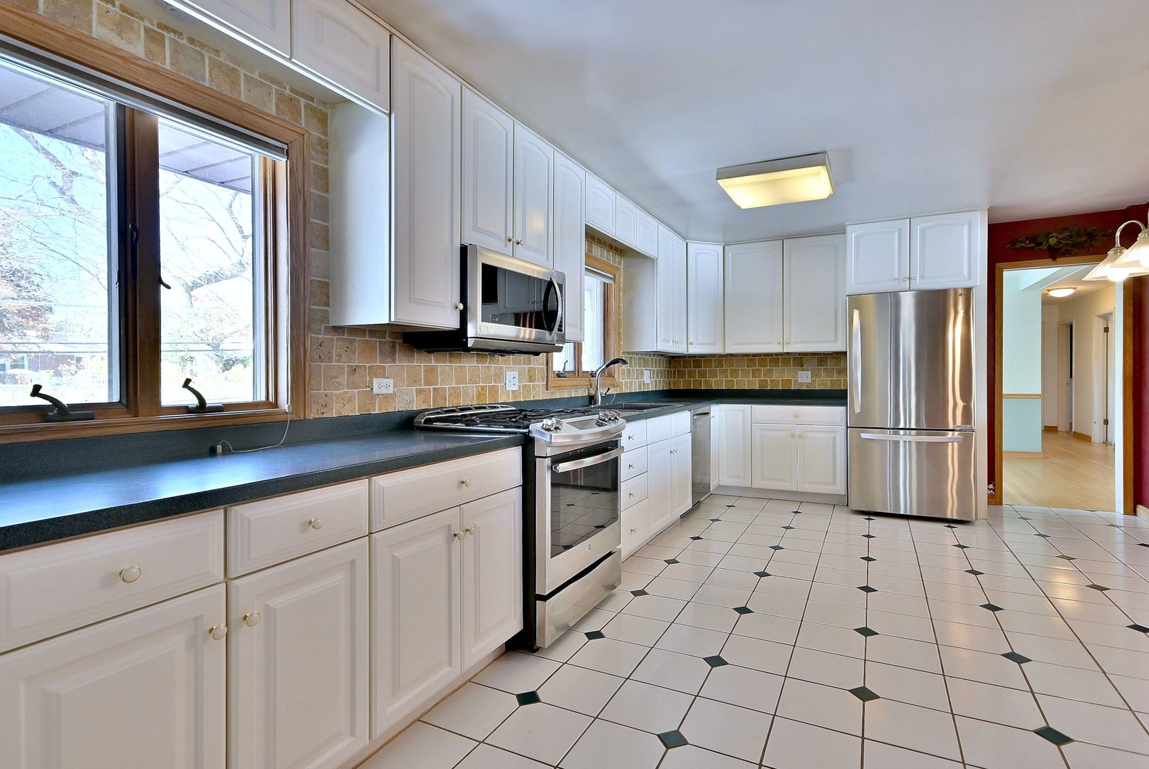 406 Hillcrest Drive, Prospect Heights, IL 60070