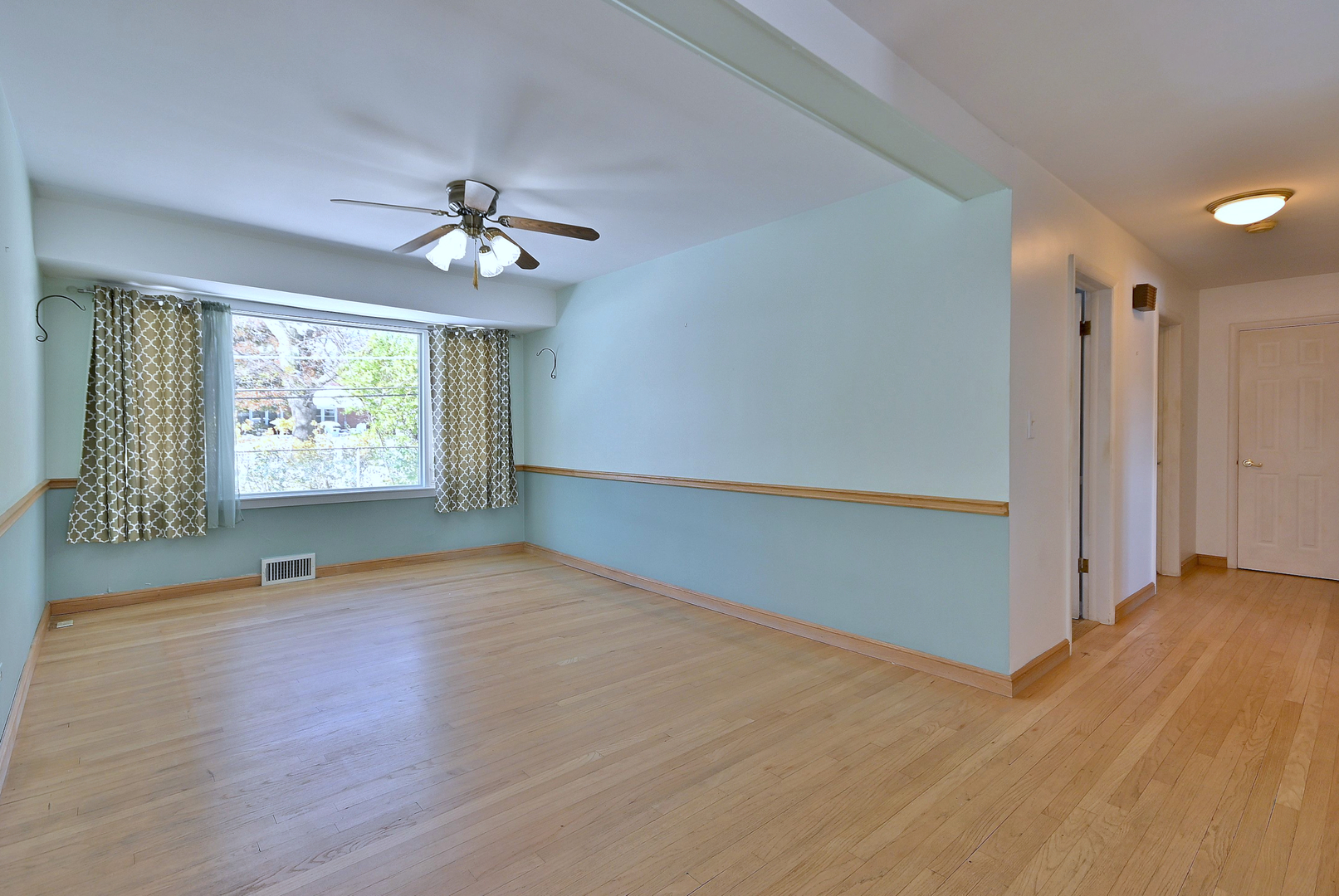 406 Hillcrest Drive, Prospect Heights, IL 60070