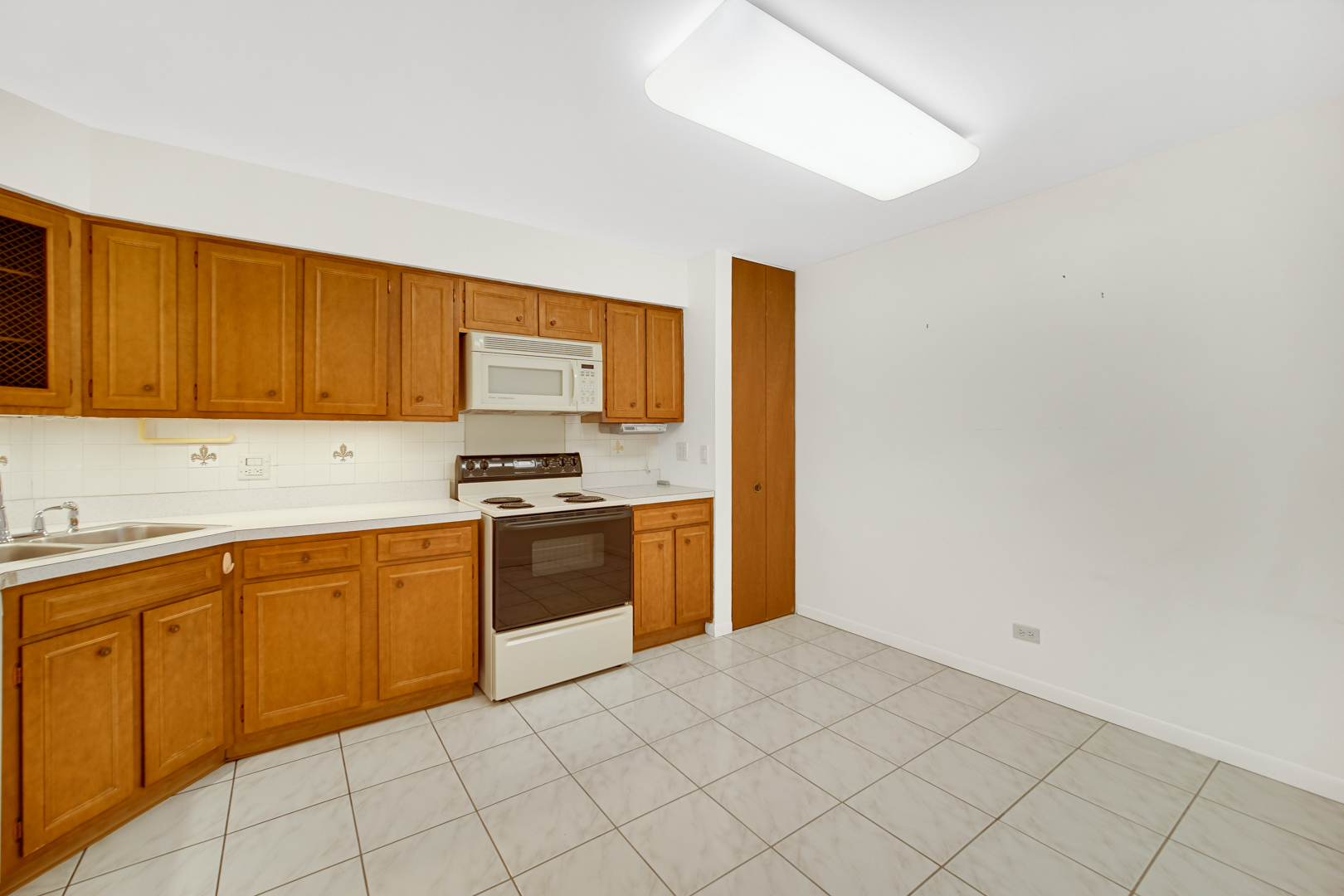 445 N Park Boulevard #3F, Glen Ellyn, IL 60137