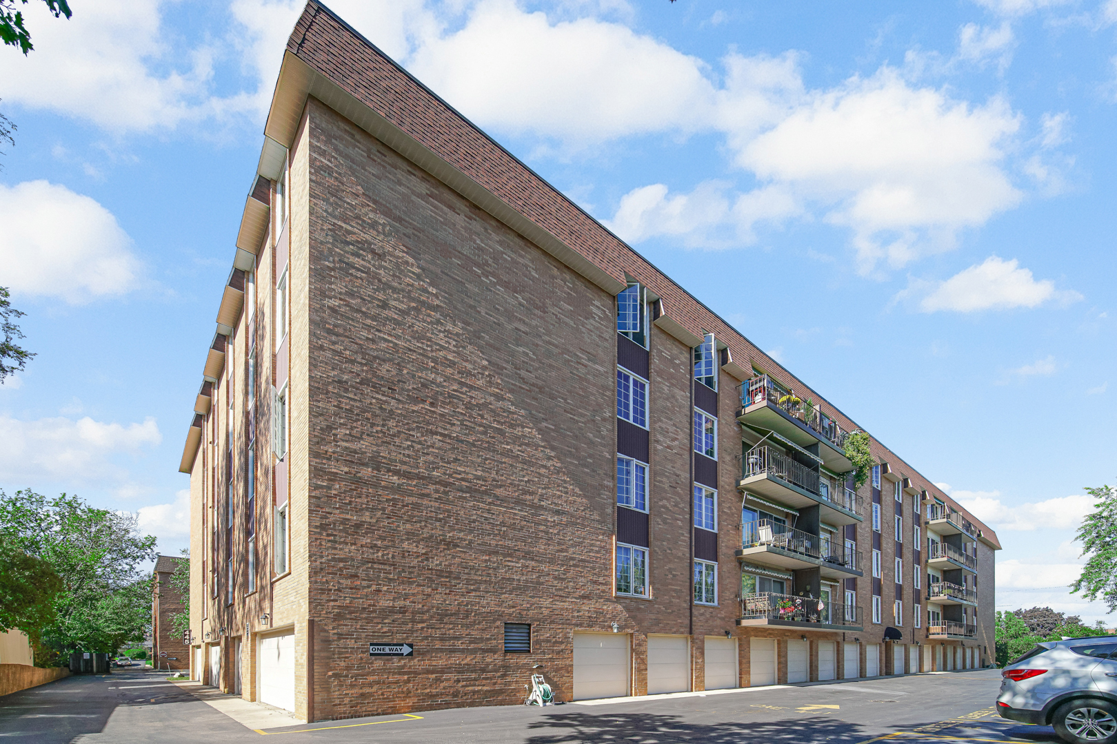 445 N Park Boulevard #3F, Glen Ellyn, IL 60137