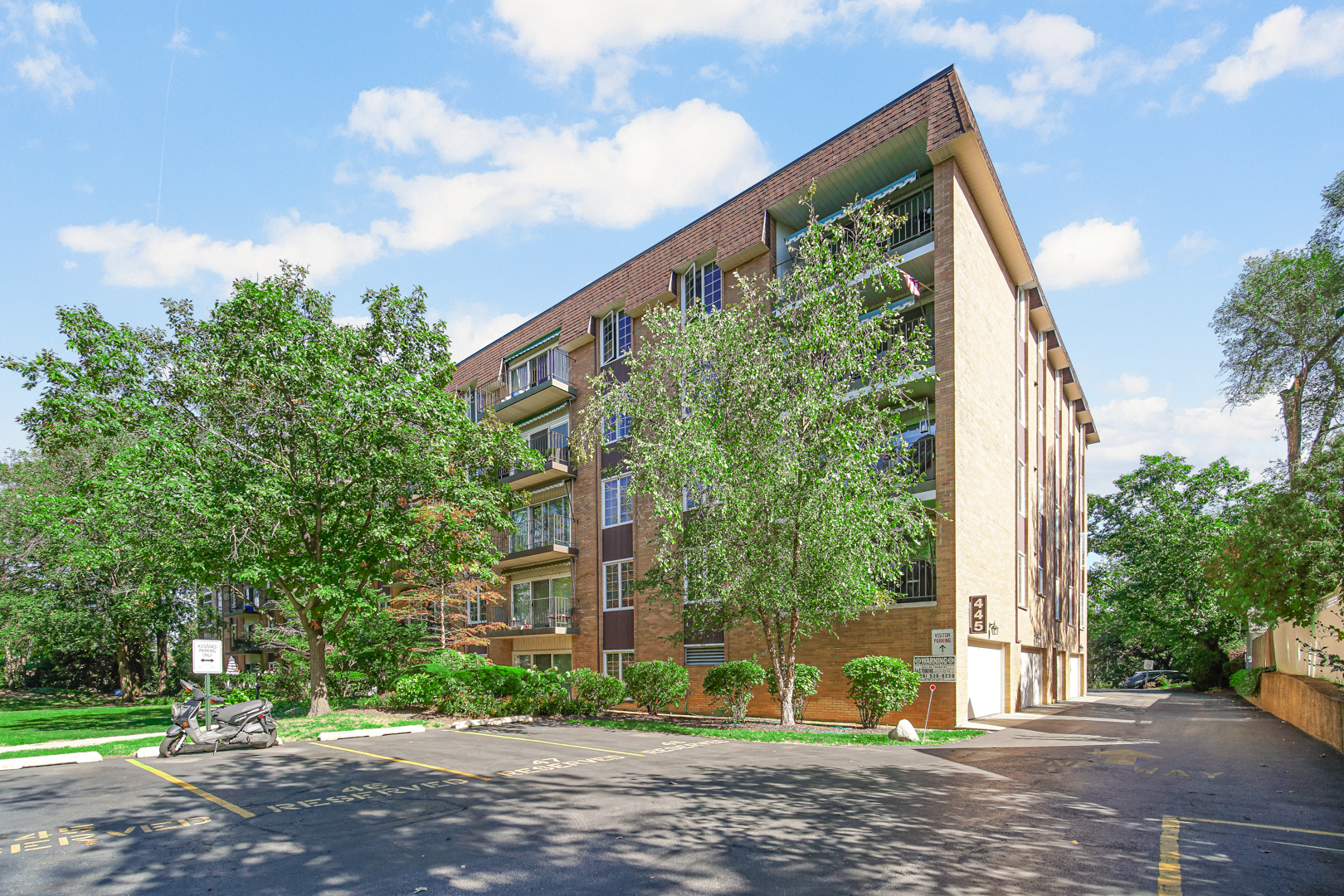 445 N Park Boulevard #3F, Glen Ellyn, IL 60137