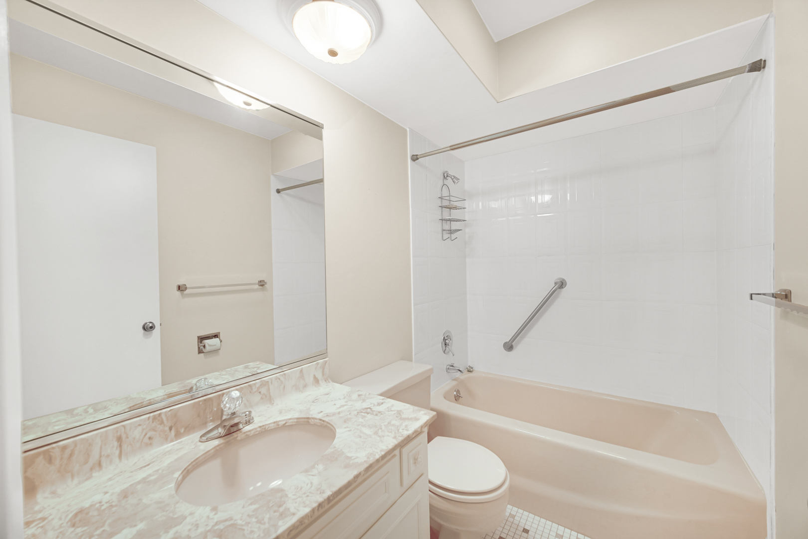 445 N Park Boulevard #3F, Glen Ellyn, IL 60137