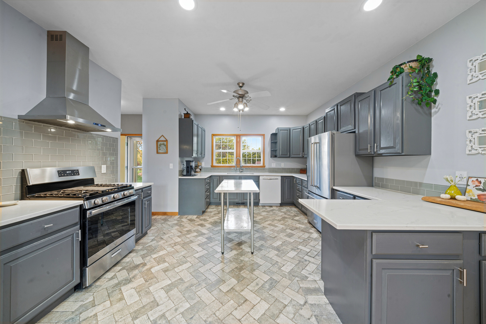 43W140 Campton Hills Road, Elburn, IL 60119