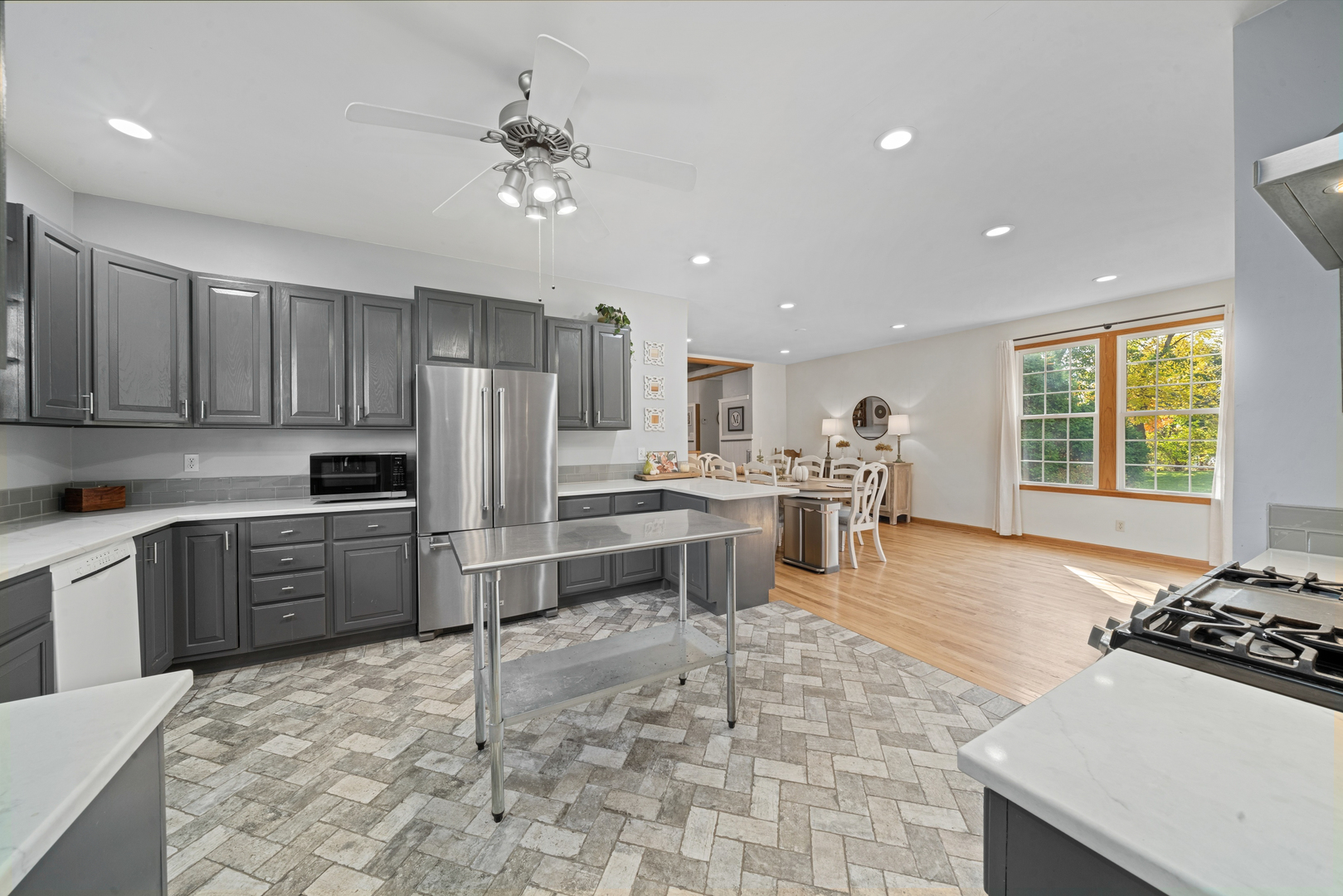 43W140 Campton Hills Road, Elburn, IL 60119