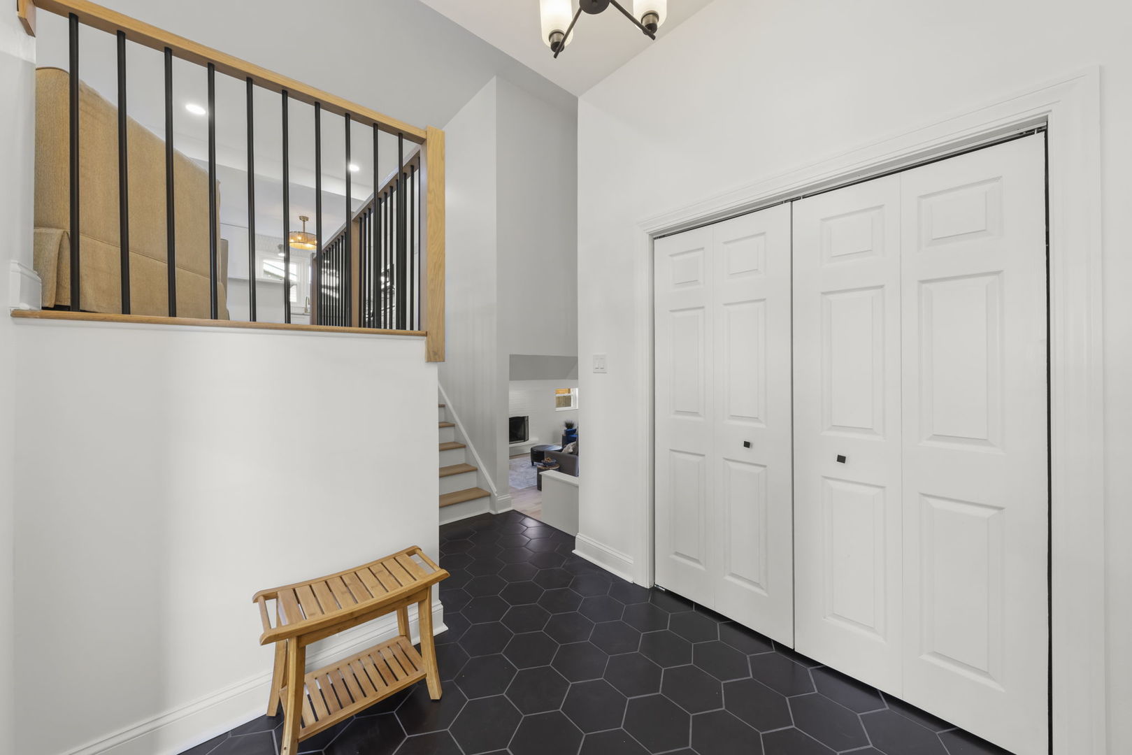 1100 Brentwood Lane, Wheaton, IL 60189