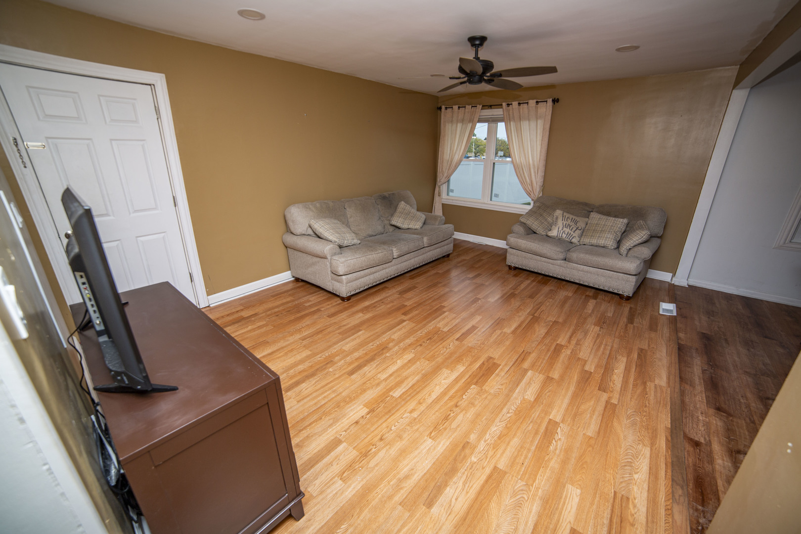 4572 Rumsey Avenue, Oak Lawn, IL 60453