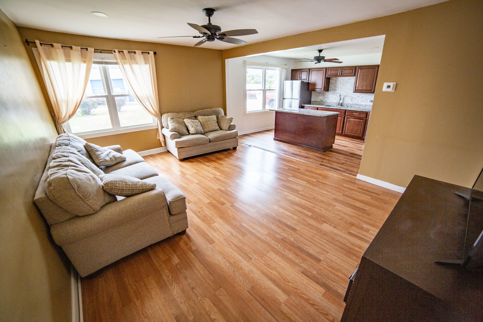 4572 Rumsey Avenue, Oak Lawn, IL 60453