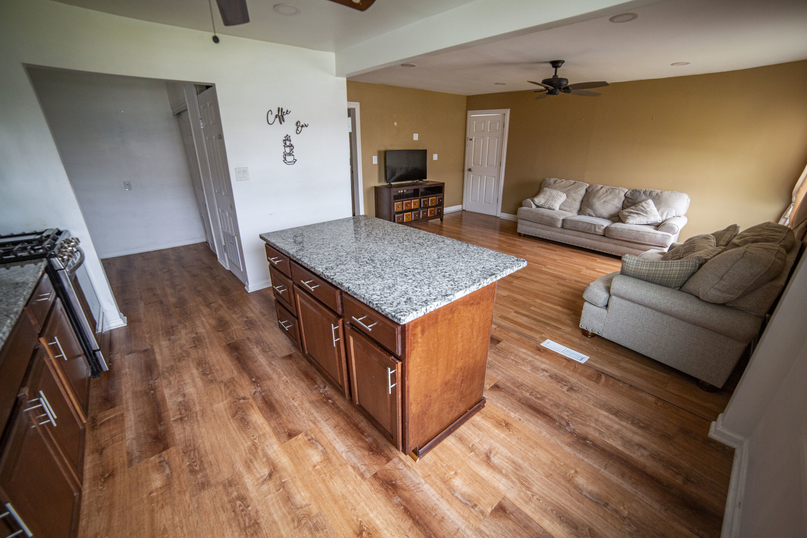 4572 Rumsey Avenue, Oak Lawn, IL 60453