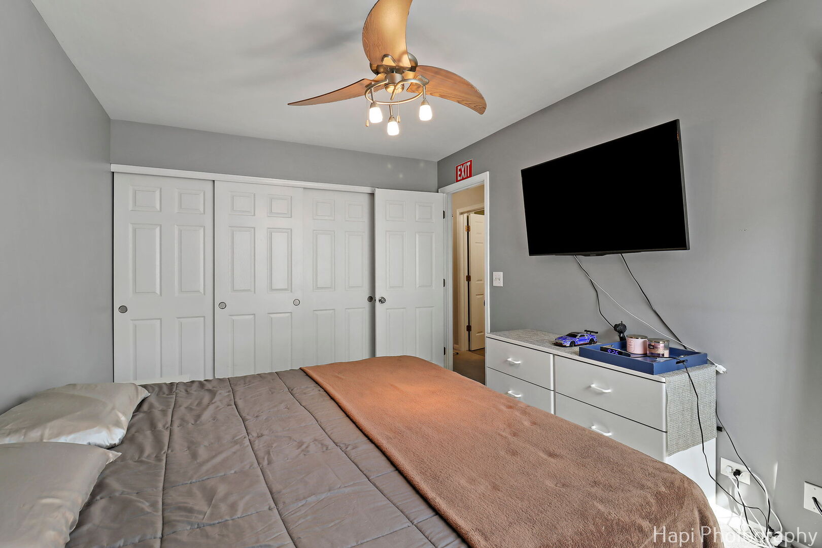 337 W Treehouse Lane #11-2, Round Lake, IL 60073