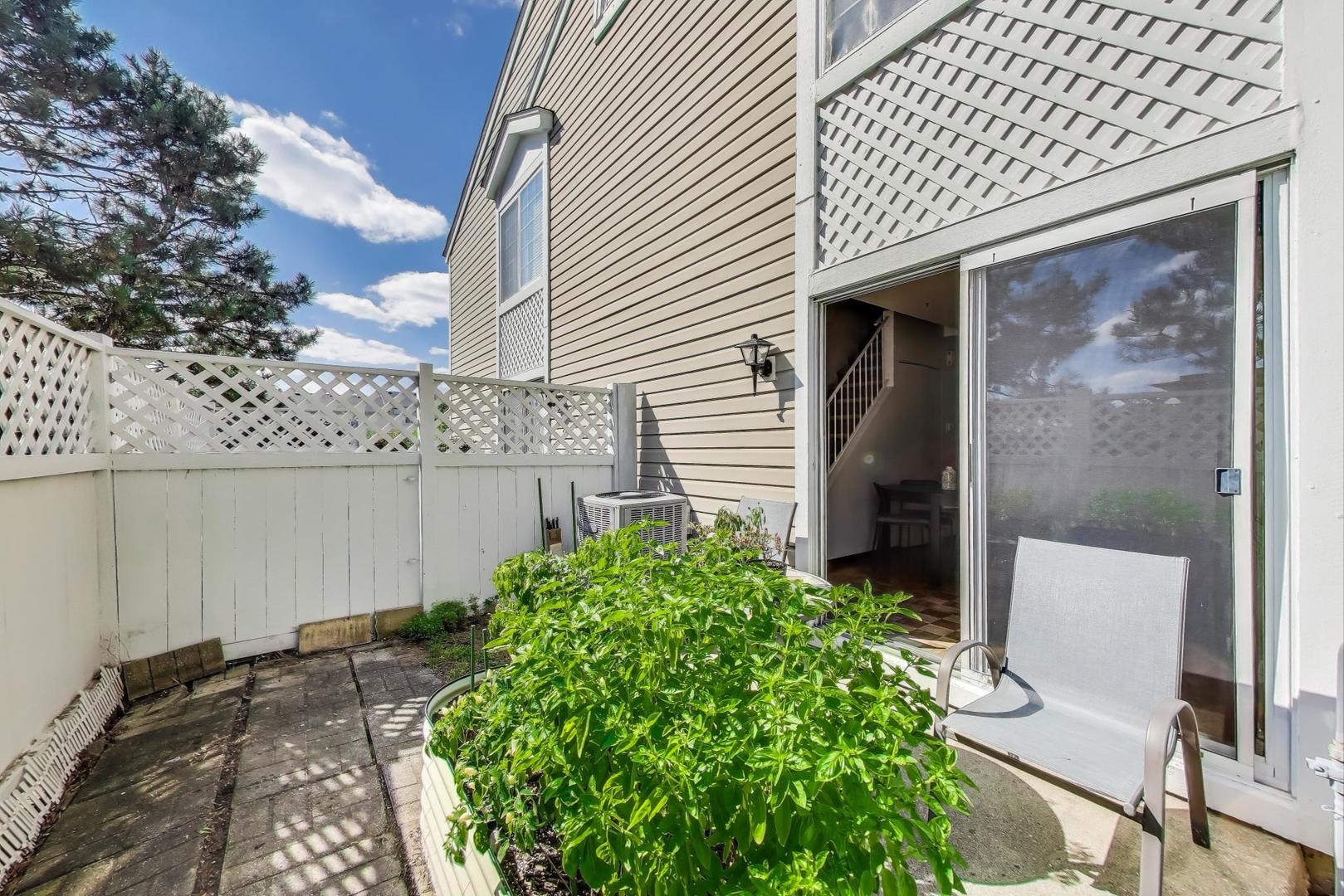 408 Trenton Court, Aurora, IL 60504