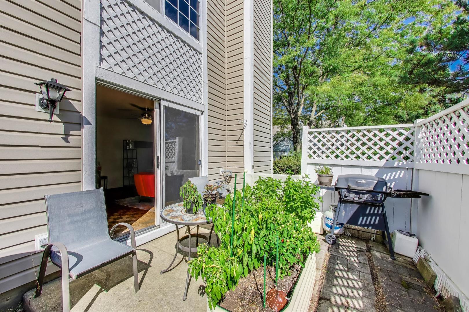 408 Trenton Court, Aurora, IL 60504