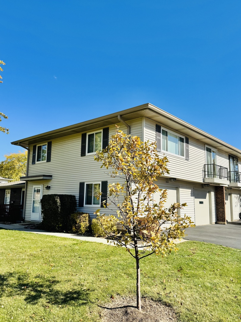 1024 Sagamore Drive #1024, Schaumburg, IL 60194