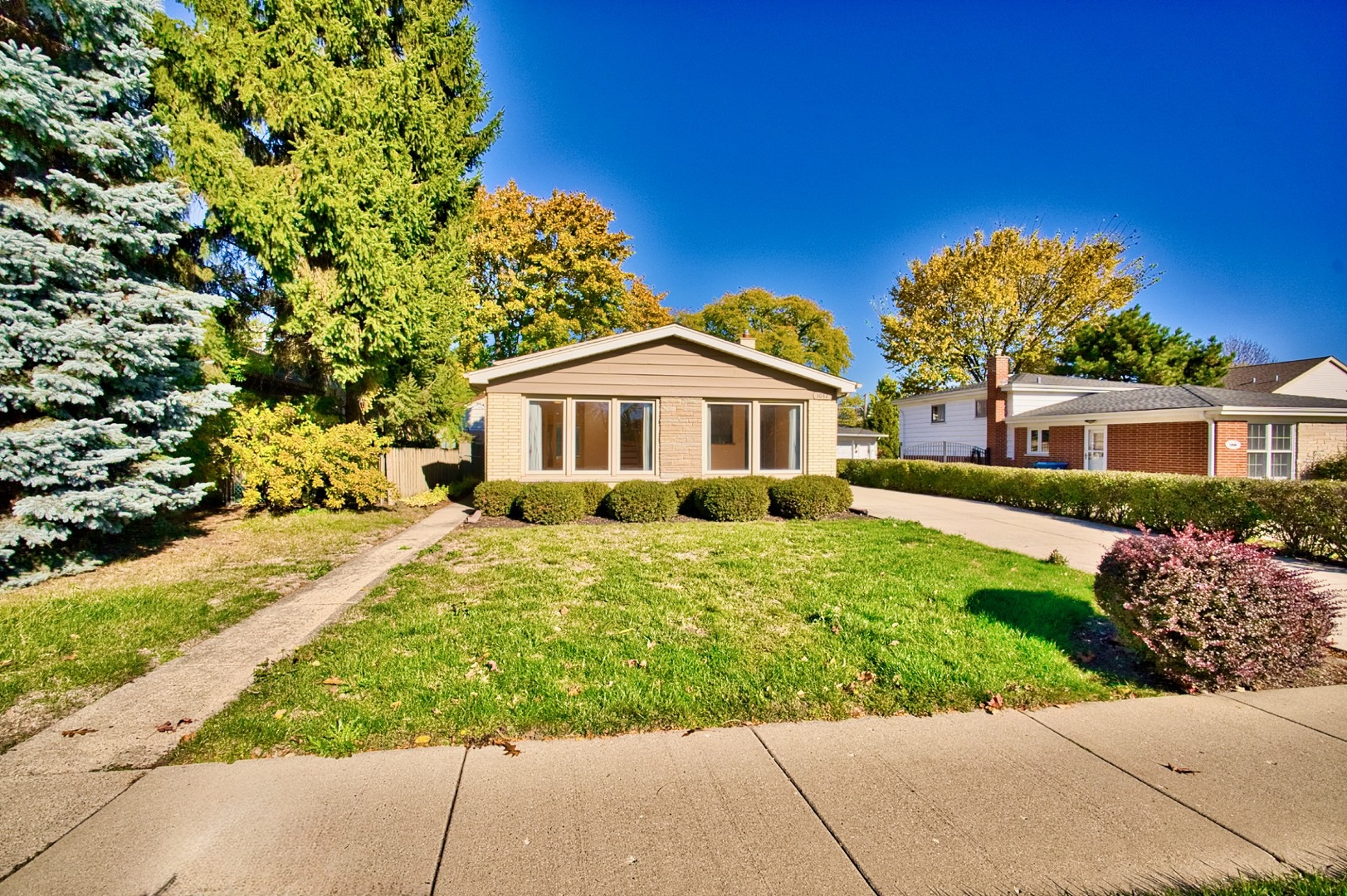 1042 W Central Road, Mount Prospect, IL 60056