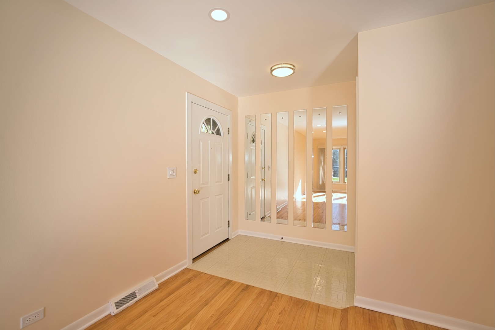 1042 W Central Road, Mount Prospect, IL 60056