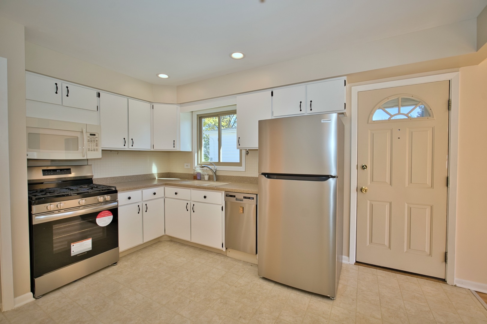 1042 W Central Road, Mount Prospect, IL 60056