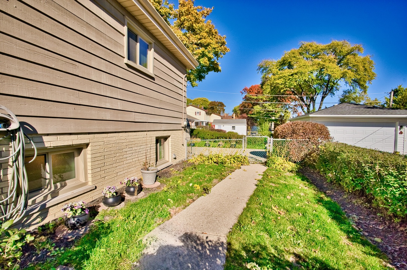 1042 W Central Road, Mount Prospect, IL 60056