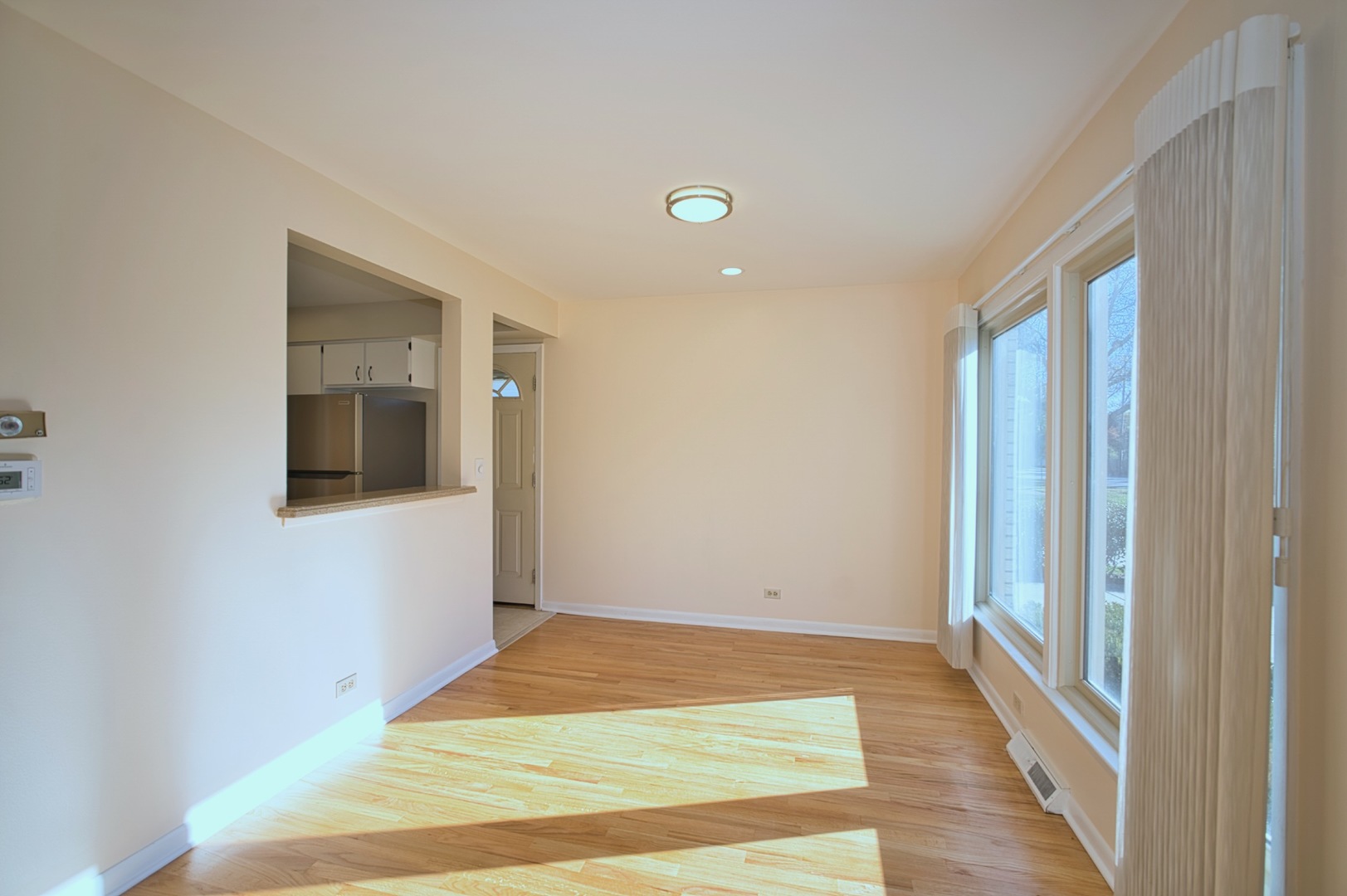 1042 W Central Road, Mount Prospect, IL 60056