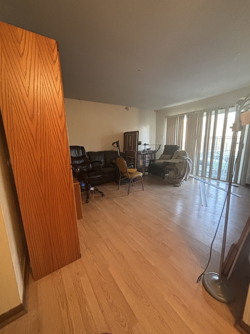 1050 Holbrook Road #1H, Homewood, IL 60430