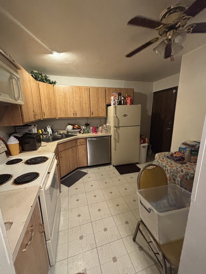 1050 Holbrook Road #1H, Homewood, IL 60430