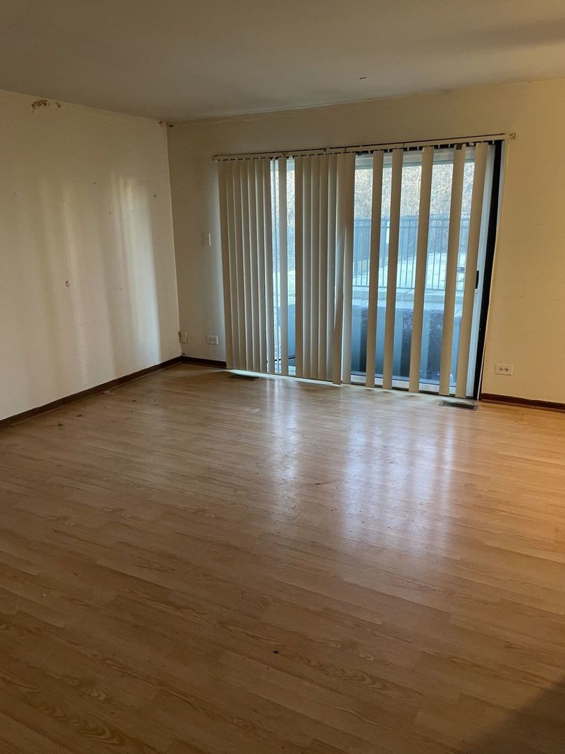 1050 Holbrook Road #1H, Homewood, IL 60430