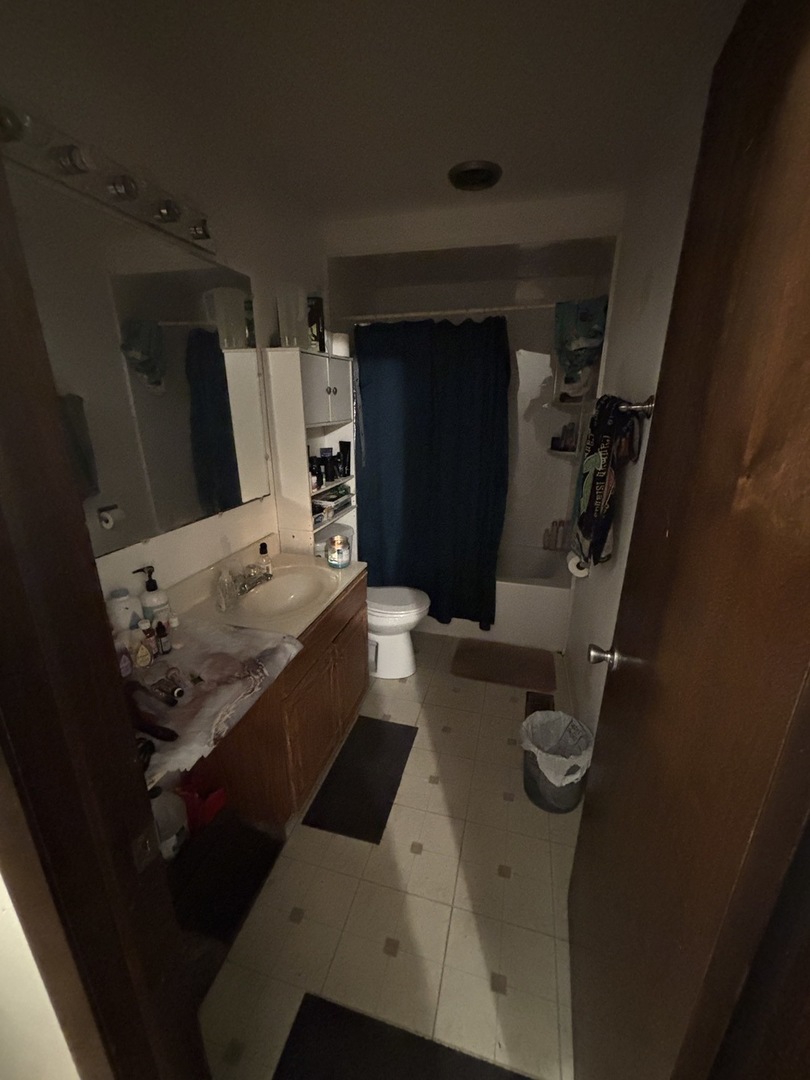 1050 Holbrook Road #1H, Homewood, IL 60430