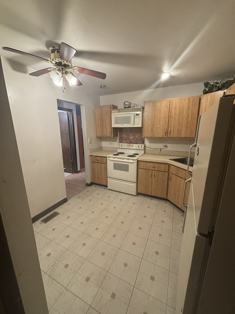 1050 Holbrook Road #1H, Homewood, IL 60430